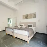 Luxury With Pool דירה