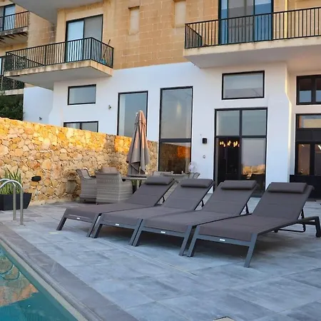 Luxury With Pool *
