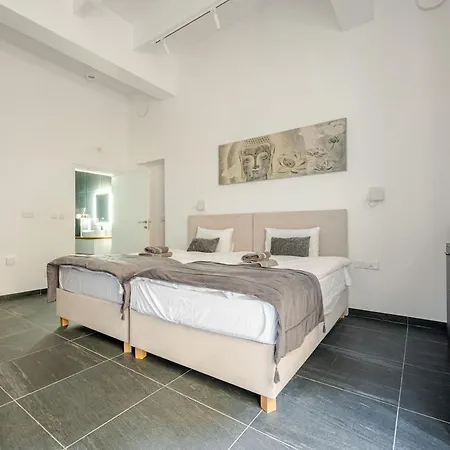 Luxury With Private Pool Apartman
