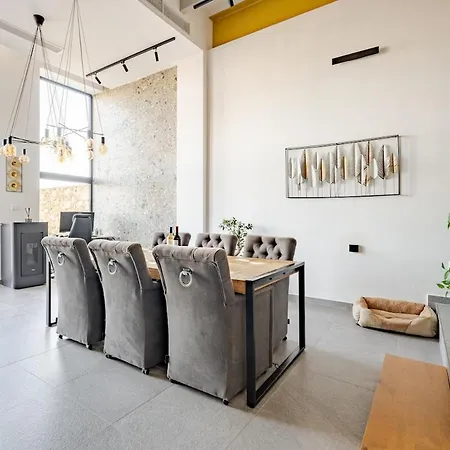 Luxury With Private Pool Apartman *