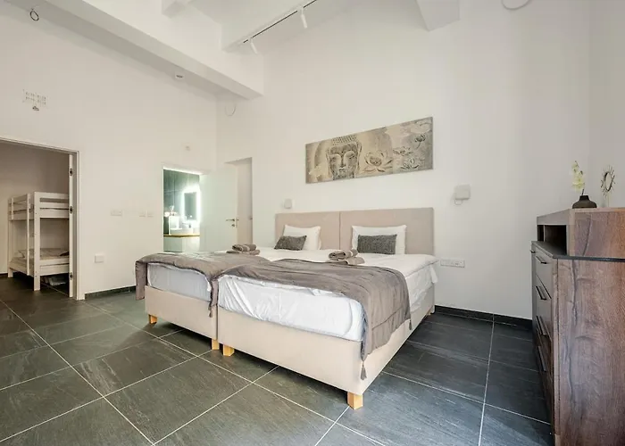 Luxury With Pool Apartament